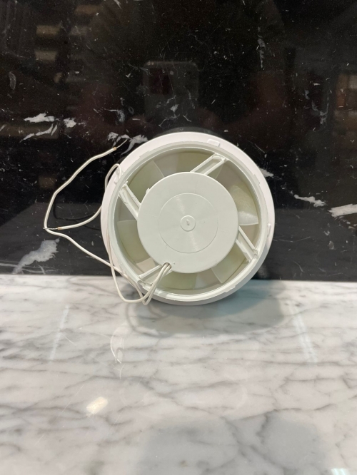 Диффузор на магнитах с вентилятором для потолков ТД100 черно-белый 100 мм